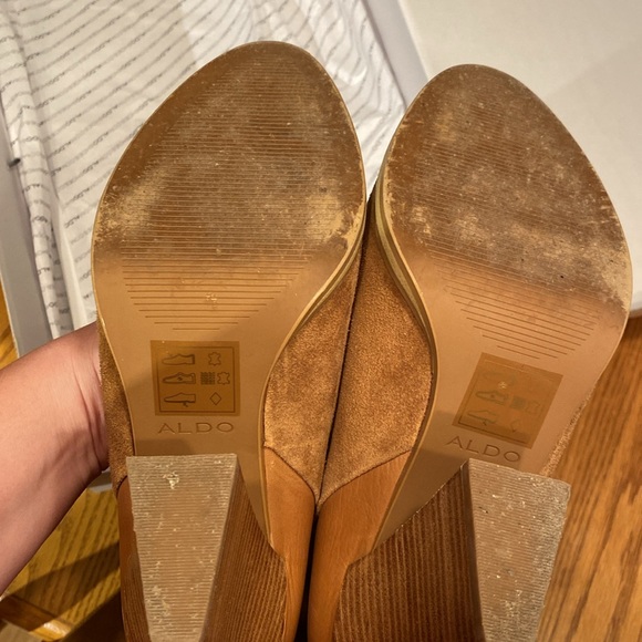 Stunning leather Aldo boots - Picture 2 of 7